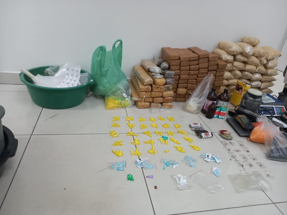 Foto 6 de 11 — Grande quantidade de drogas é localizada em residência de Araraquara